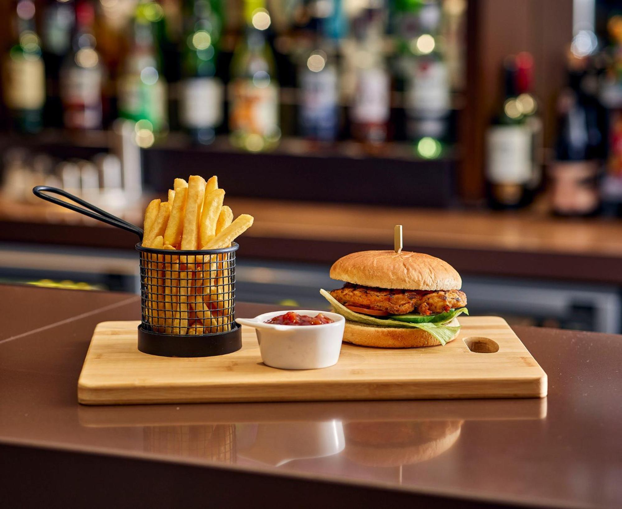 Express Stratford By Ihg Hotel