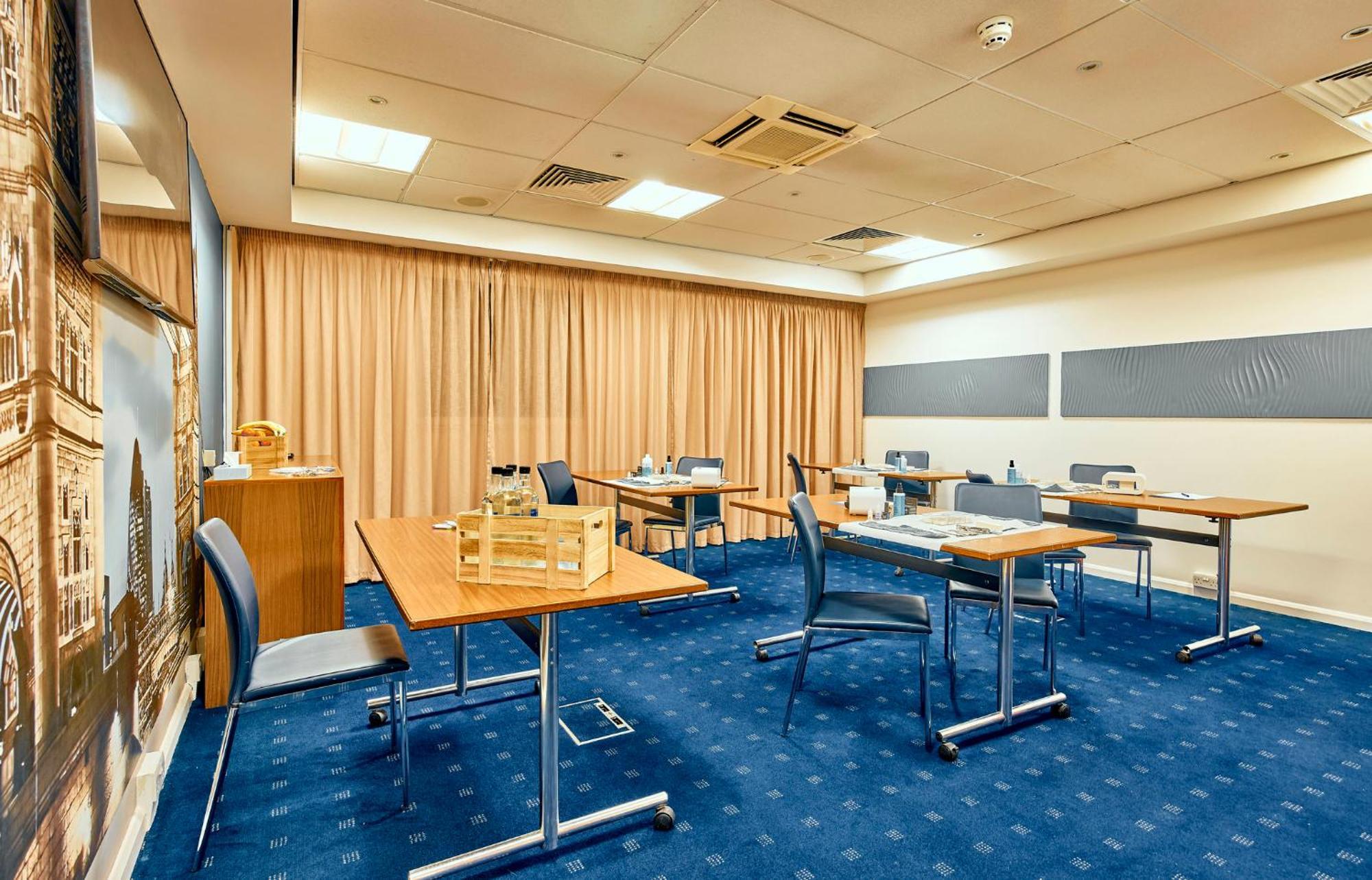 Express Stratford By Ihg Hotel 3*