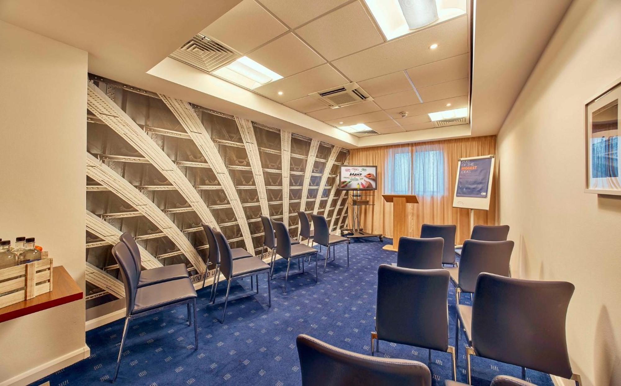 Hotel Express Stratford By Ihg 3*