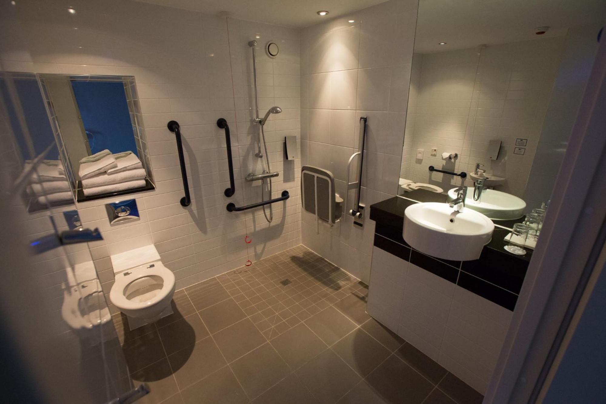 Express Stratford By Ihg Hotel 3*